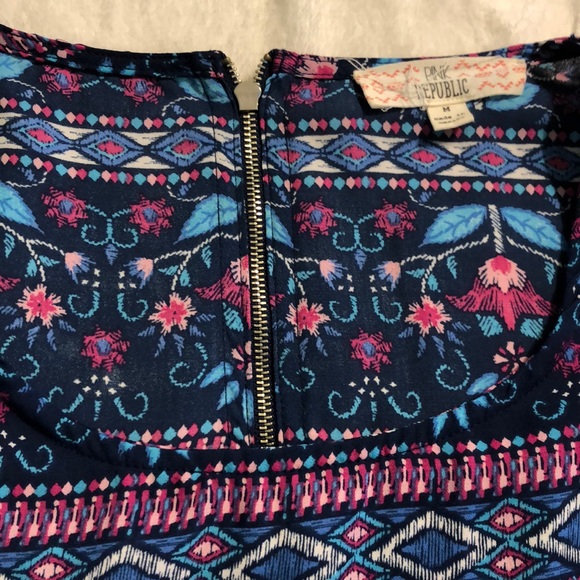 blouse - Picture 2 of 3